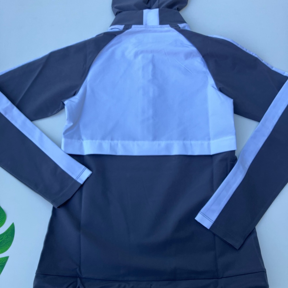 ✨ASICS Woven Track Top✨ - Picture 6 of 6